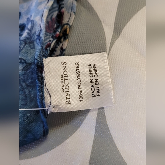 Northern Reflections Scarf /wrap - Picture 3 of 5